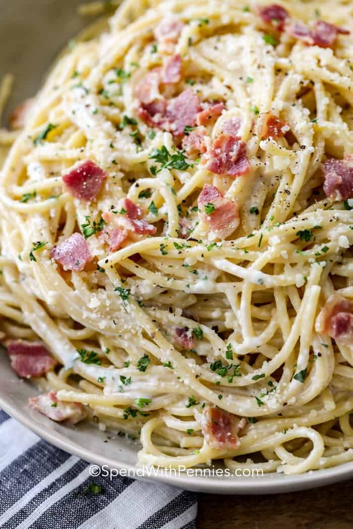 Spaghetti carbonara with bacon and parsley on top