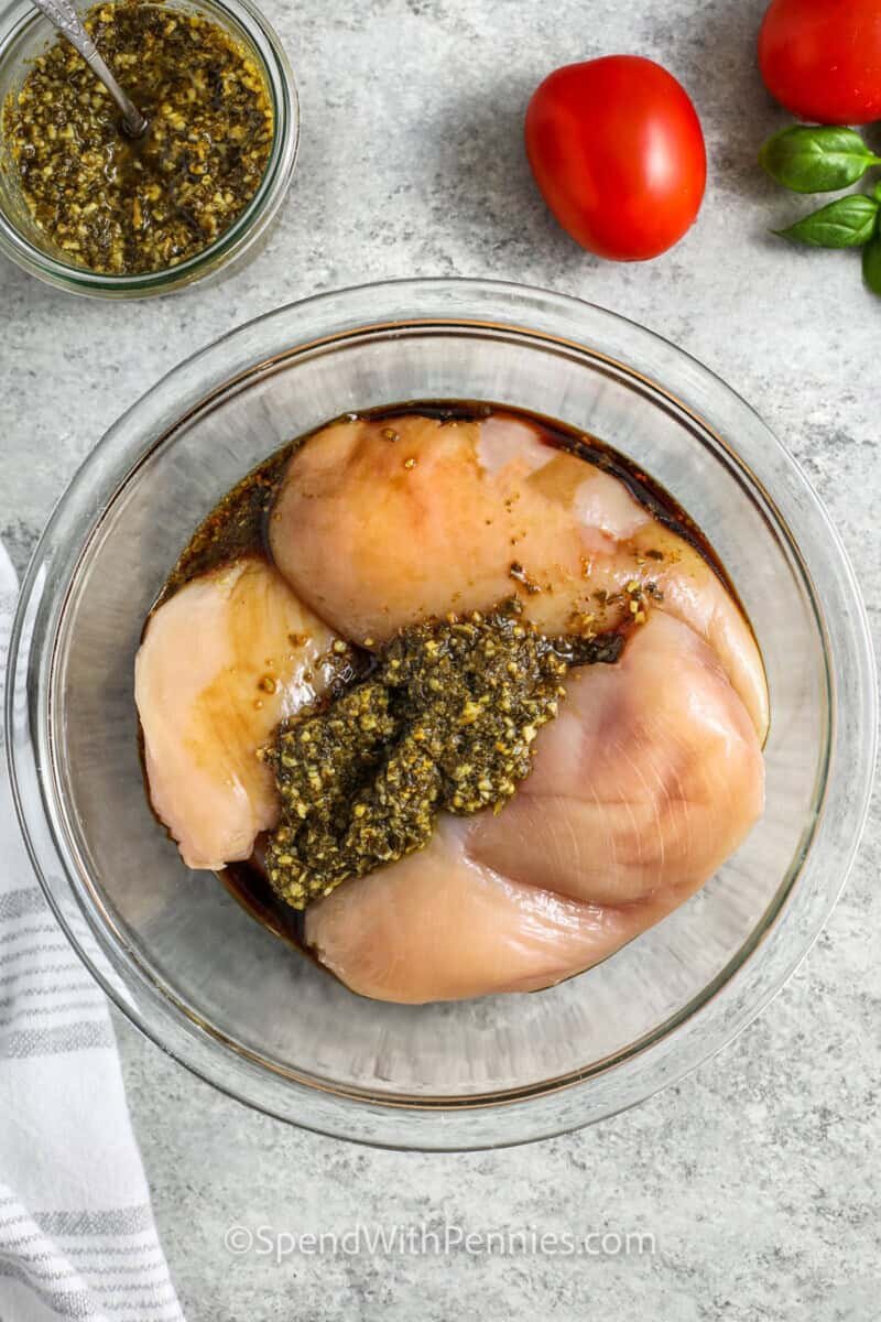 adding pesto to chicken to make Pesto Chicken